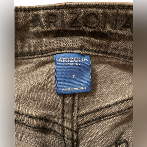 Arizona High Waisted Black Denim Shorts. - Picture 5 of 6